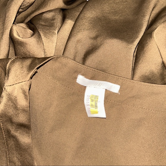 H&M Bronze Silky Flowy V-Neck Seamed Relaxed Fit Long Sleeve Shift Dress - Picture 8 of 10